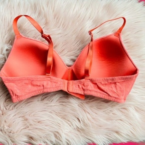 La Vie En Rose Wireless Bra 36 C Like New - Picture 9 of 11